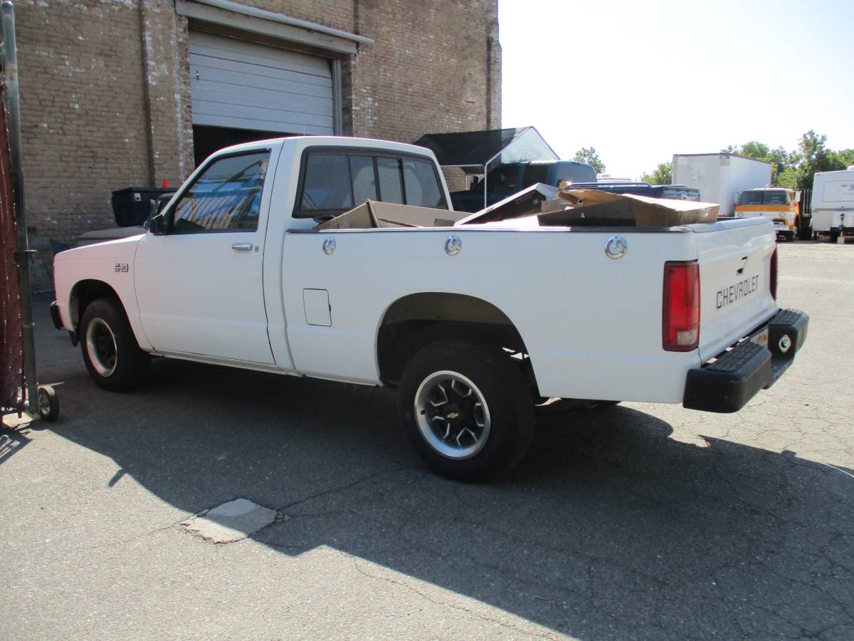 Chevy-1984-white-3