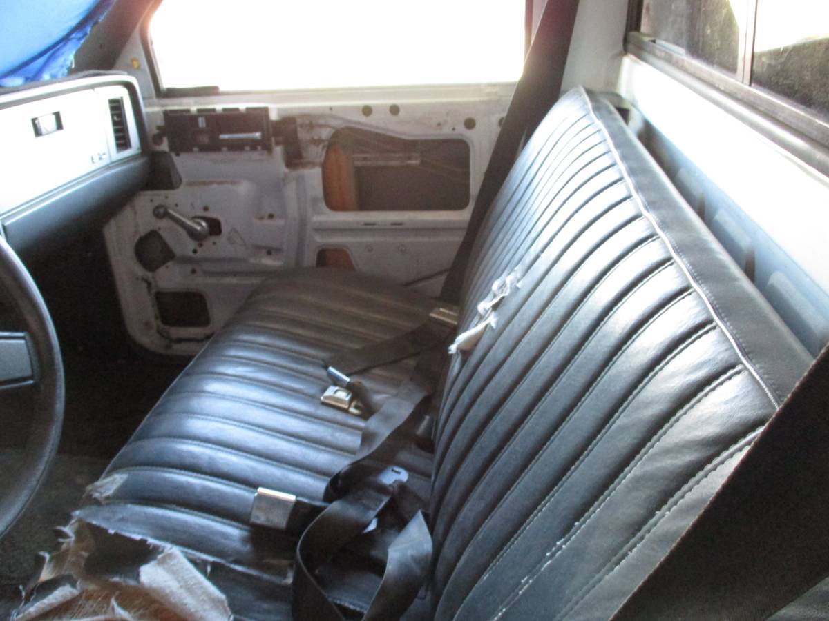 Chevy-1984-white-7