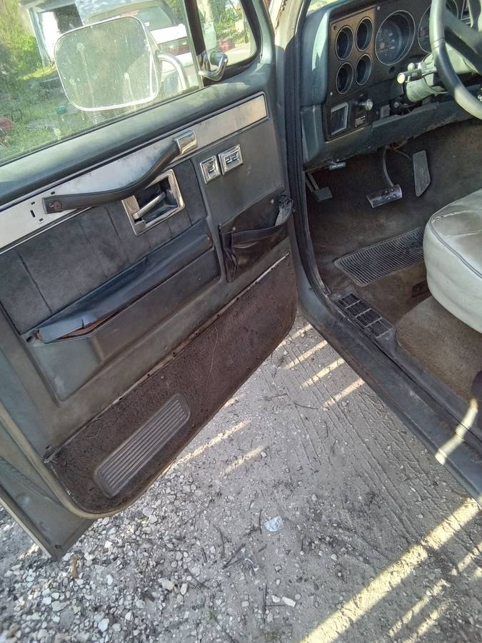 Chevy-1987-grey-2