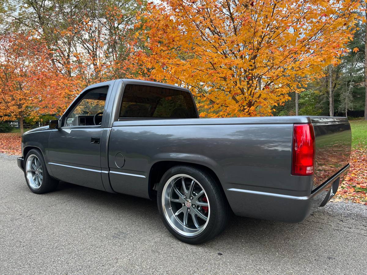 Chevy-1990-silver-1