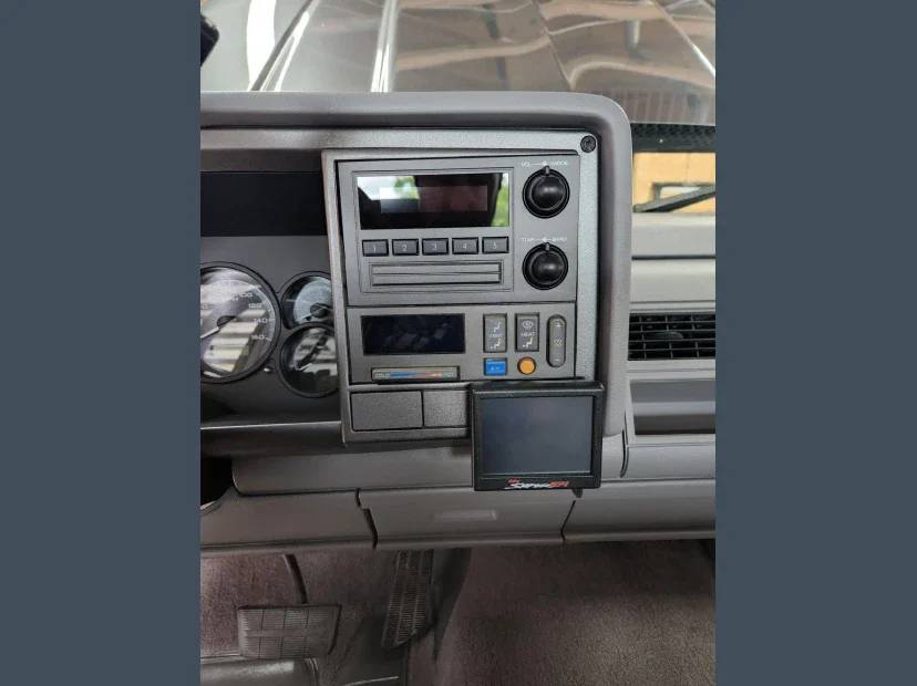 Chevy-1990-silver-23