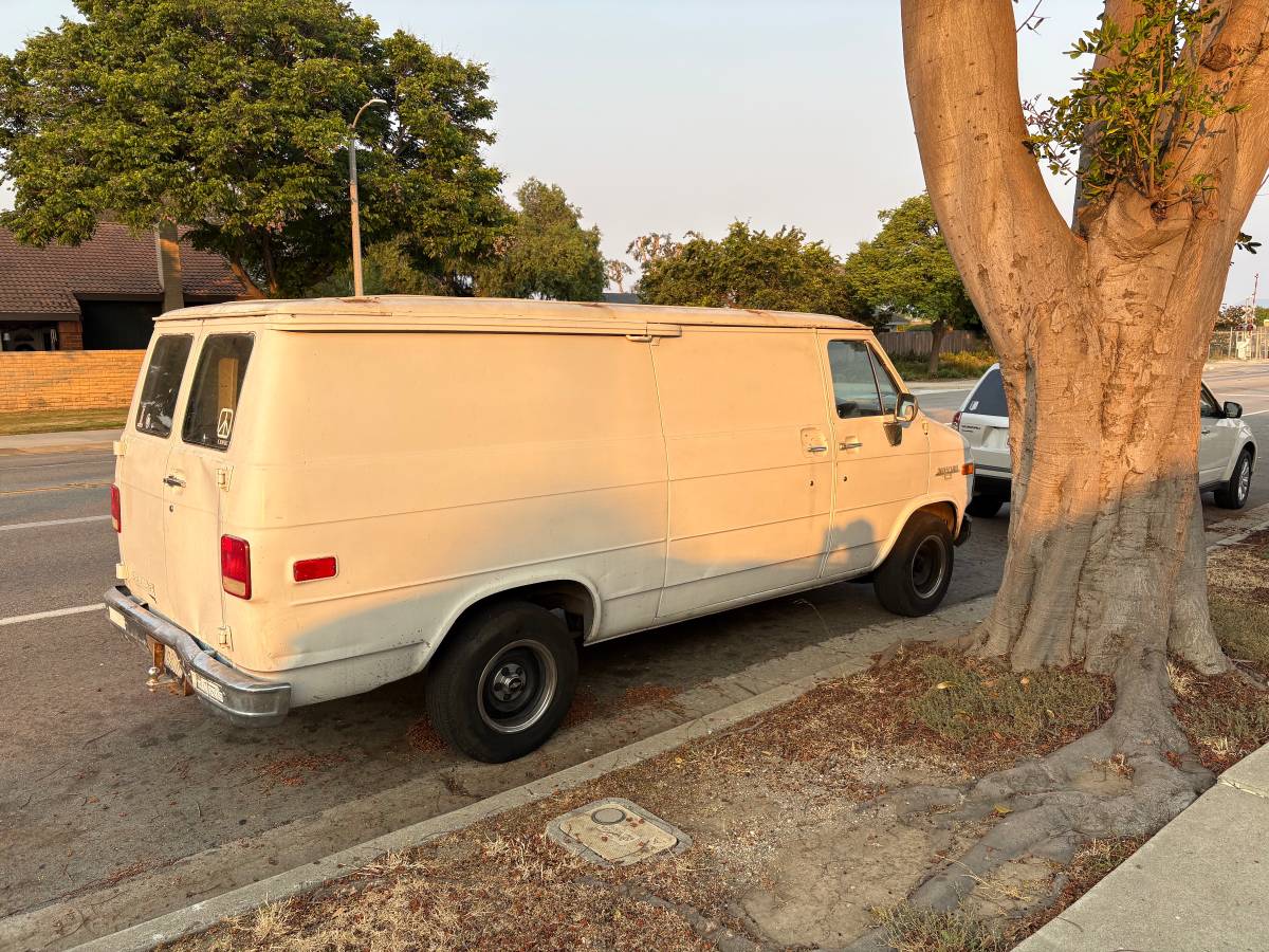 Chevy-1990-white-2