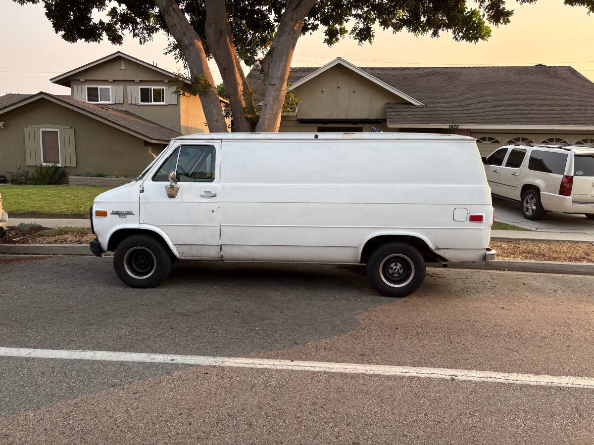 Chevy-1990-white-3