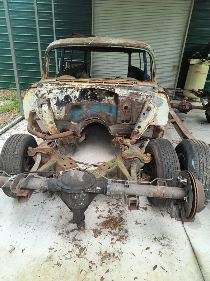 Chevy-2-dr-wagon-1956-custom-2