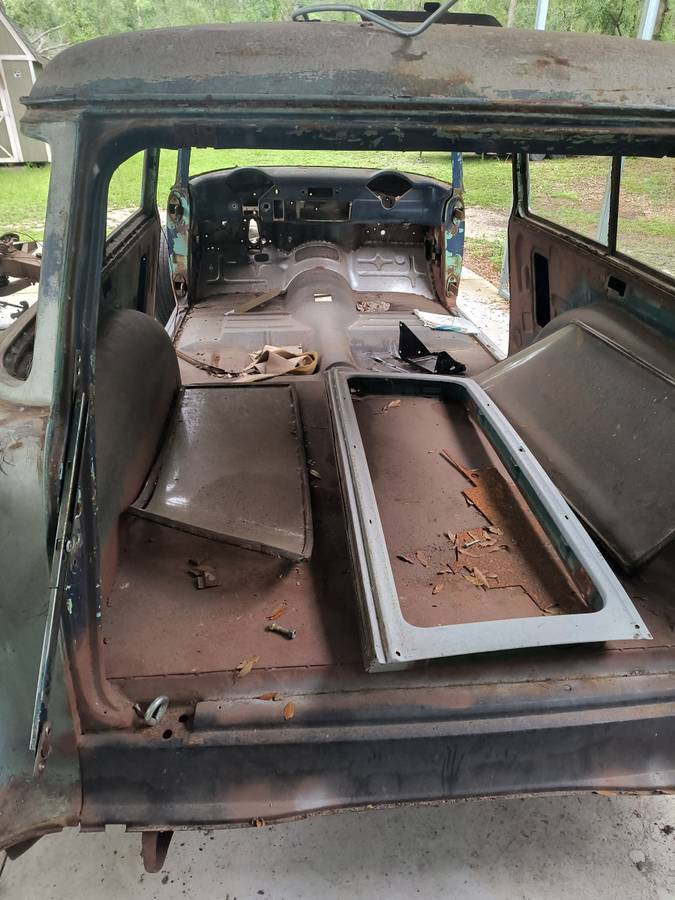 Chevy-2-dr-wagon-1956-custom-6