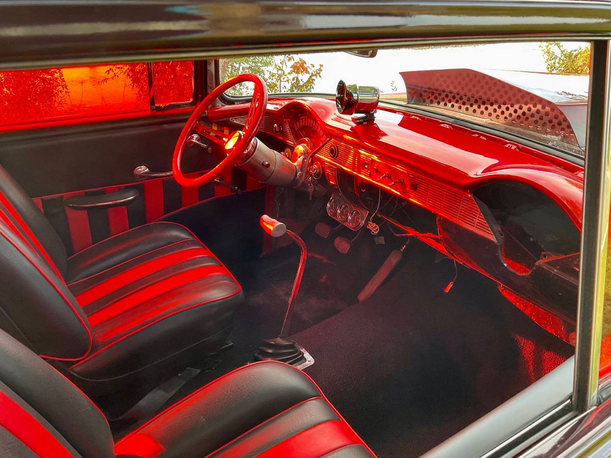 Chevy-210-1956-red-4