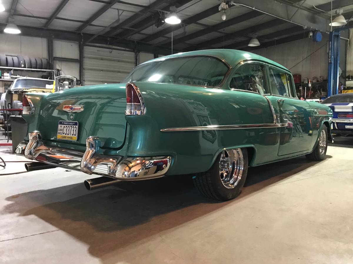 Chevy-210-sedan-1955-green-3