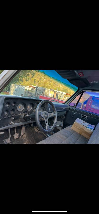 Chevy-2500-1983-white-10