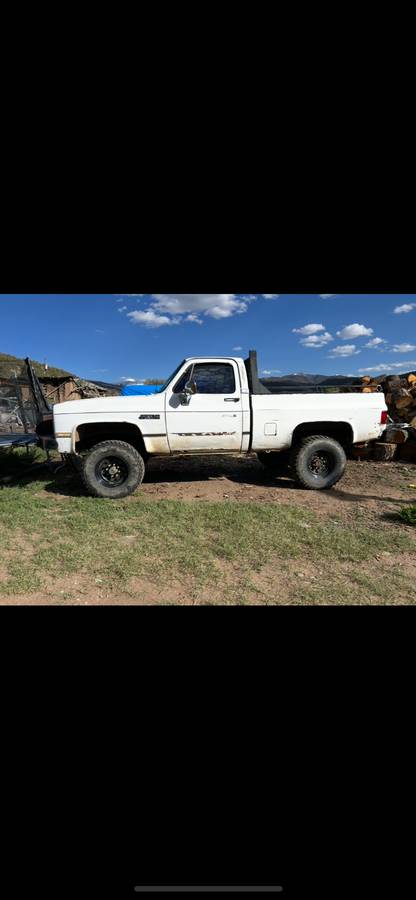 Chevy-2500-1983-white-8