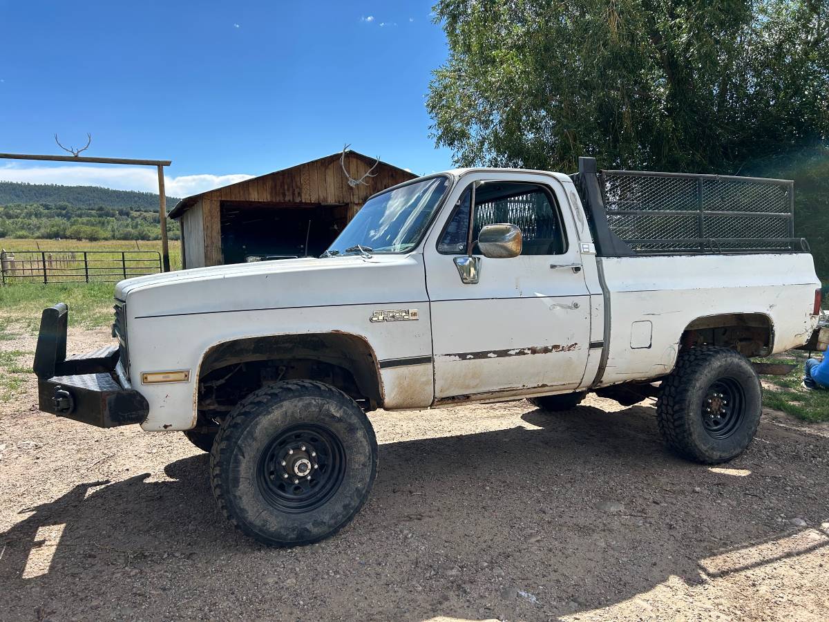 Chevy-2500-1983-white