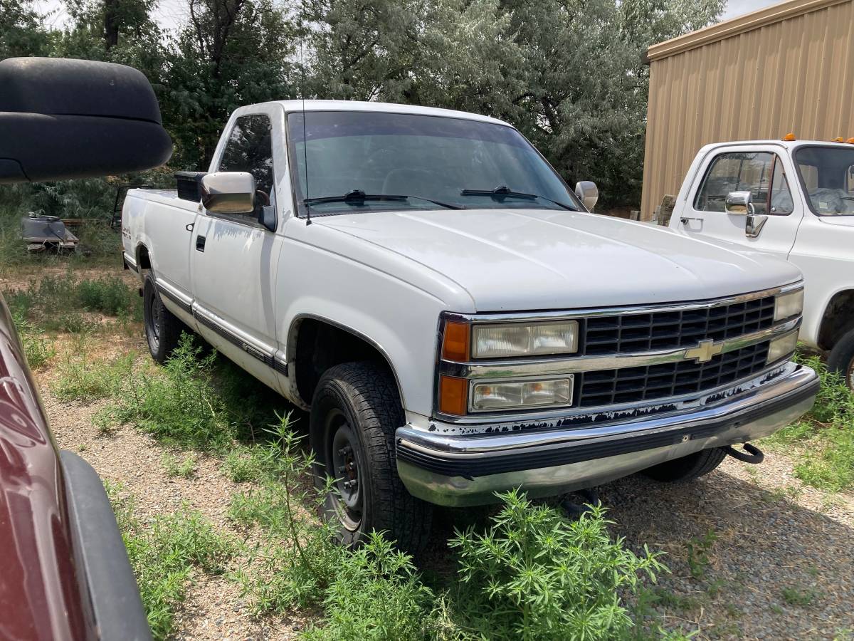 Chevy-2500-1993-white-2