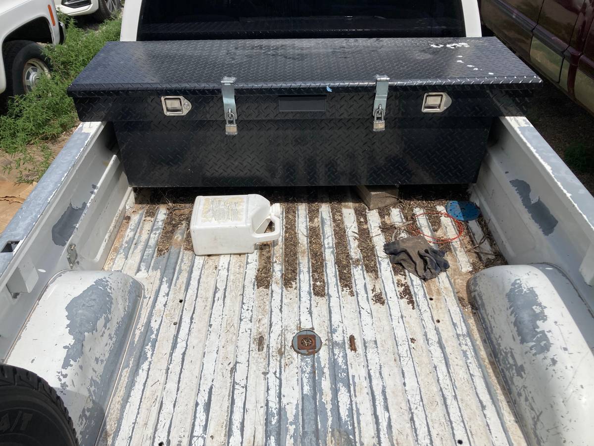 Chevy-2500-1993-white-3