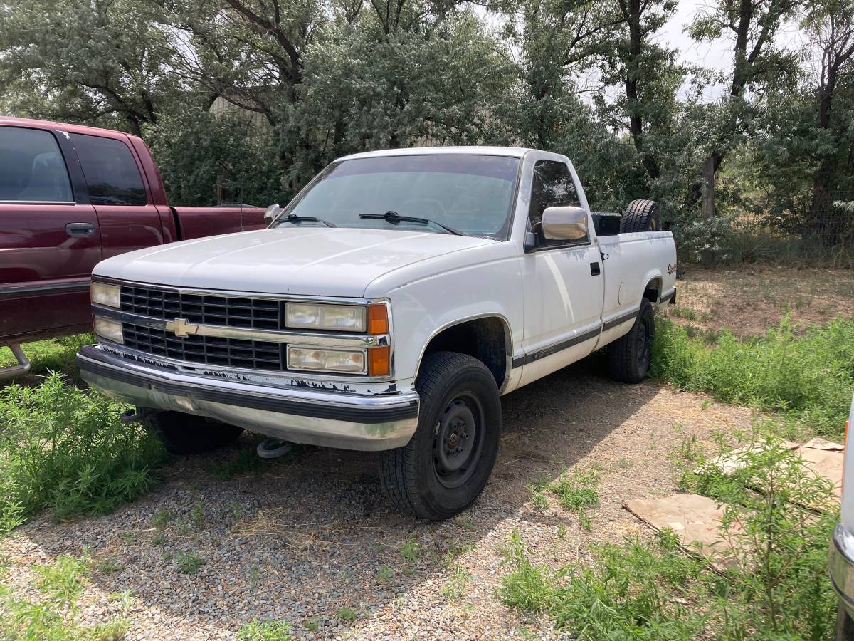 Chevy-2500-1993-white-4