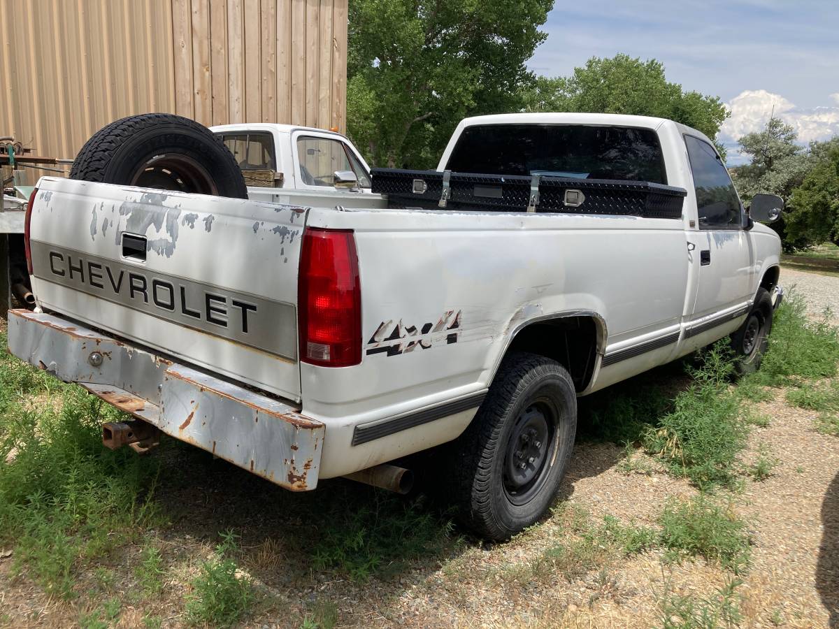 Chevy-2500-1993-white-5