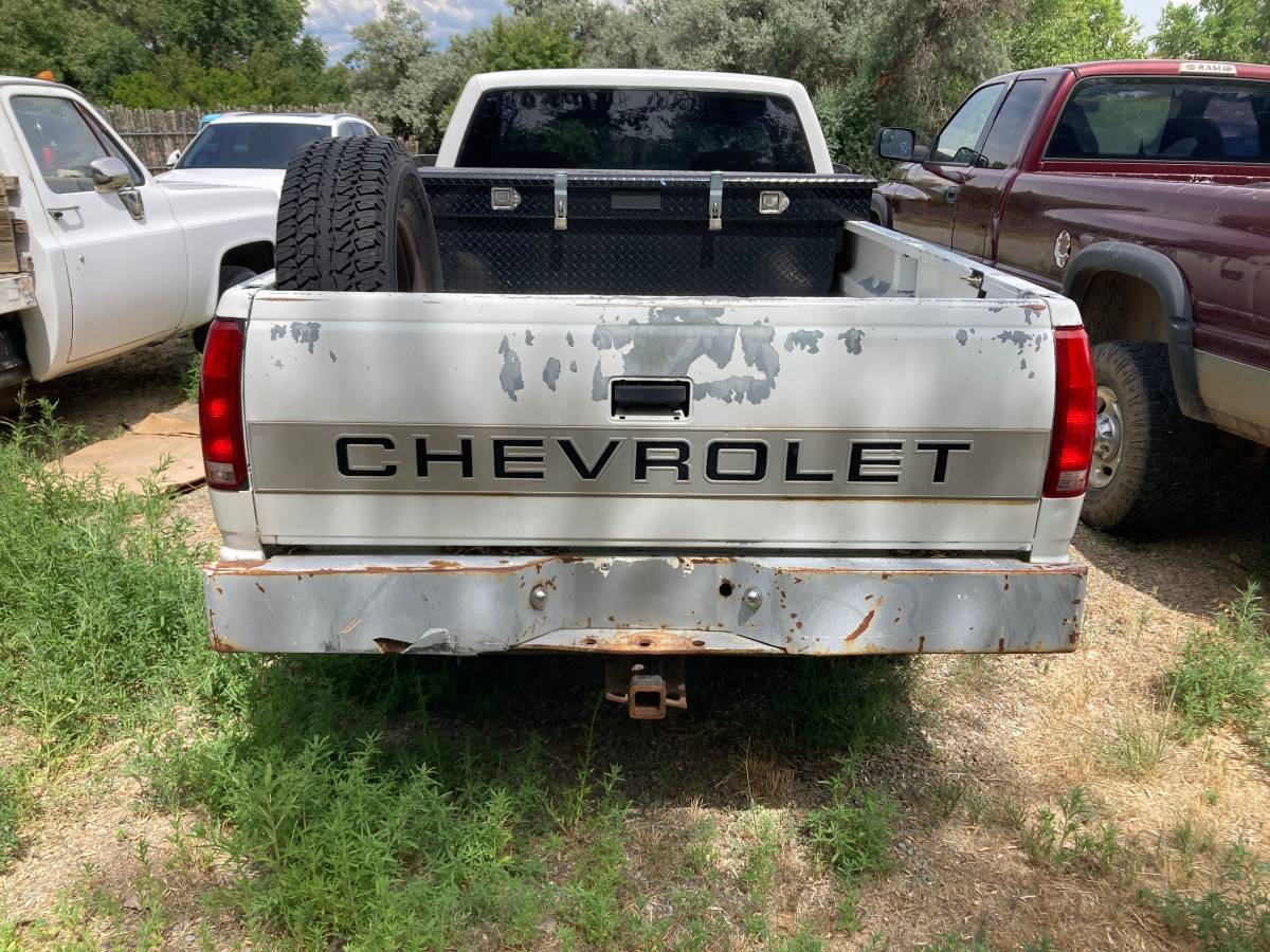 Chevy-2500-1993-white