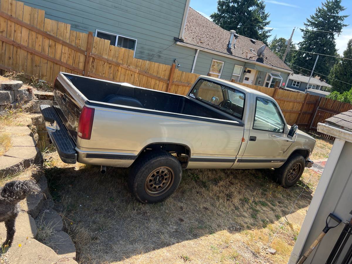 Chevy-2500hd-4x4-1988-brown-1