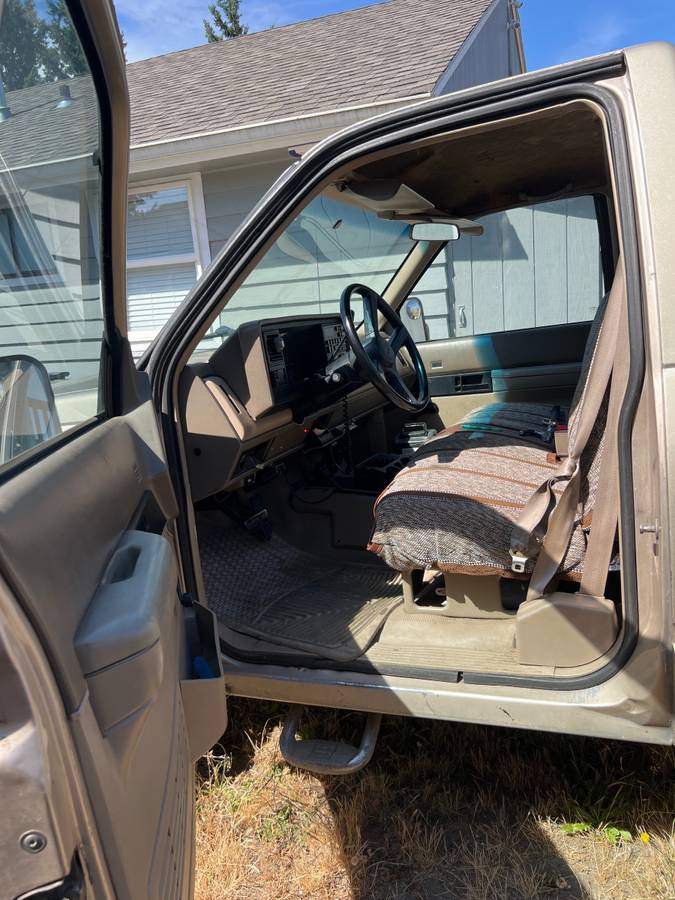 Chevy-2500hd-4x4-1988-brown-3