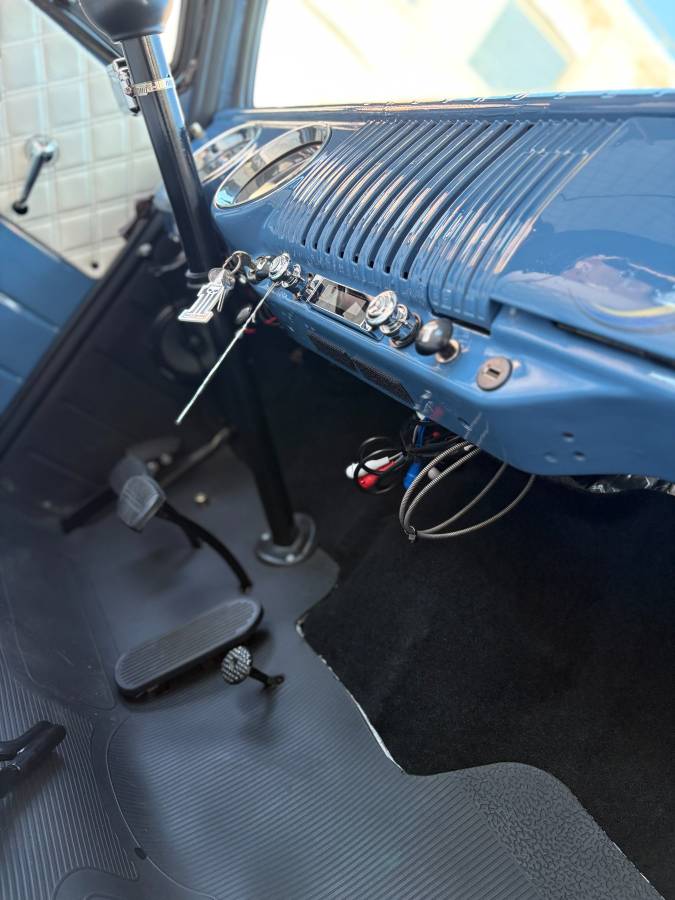 Chevy-3100-pickup-1954-blue-13