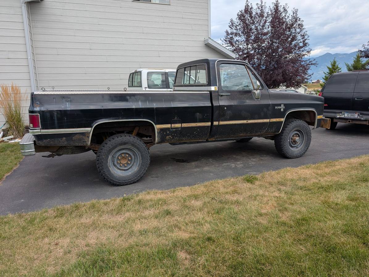 Chevy-34-ton-4x4-1985-black-2