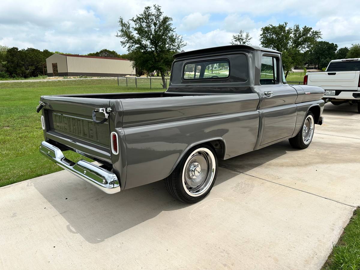 Chevy-apache-10-1961-grey-1