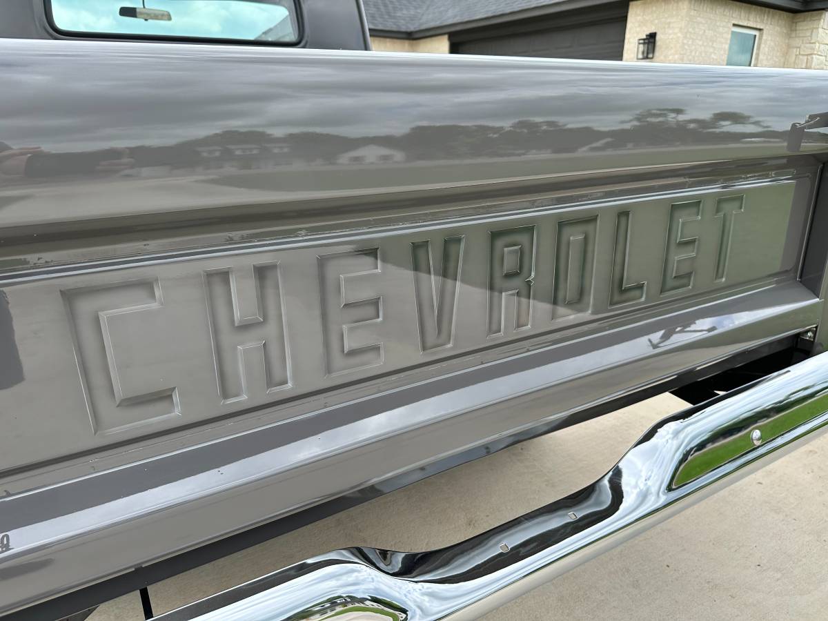 Chevy-apache-10-1961-grey-14