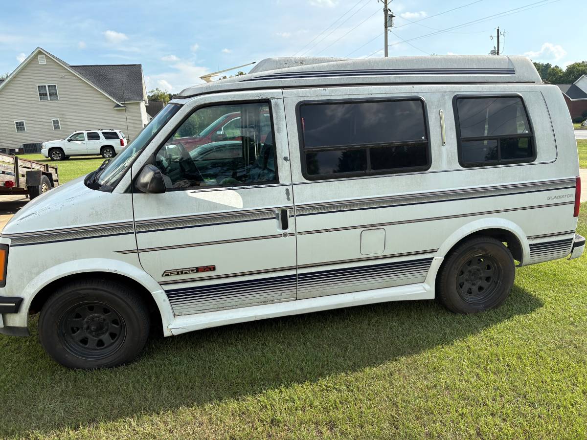 Chevy-astro-ext-1994-white-2