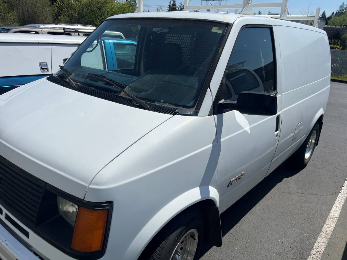 Chevy-astro-van-1993-white-3