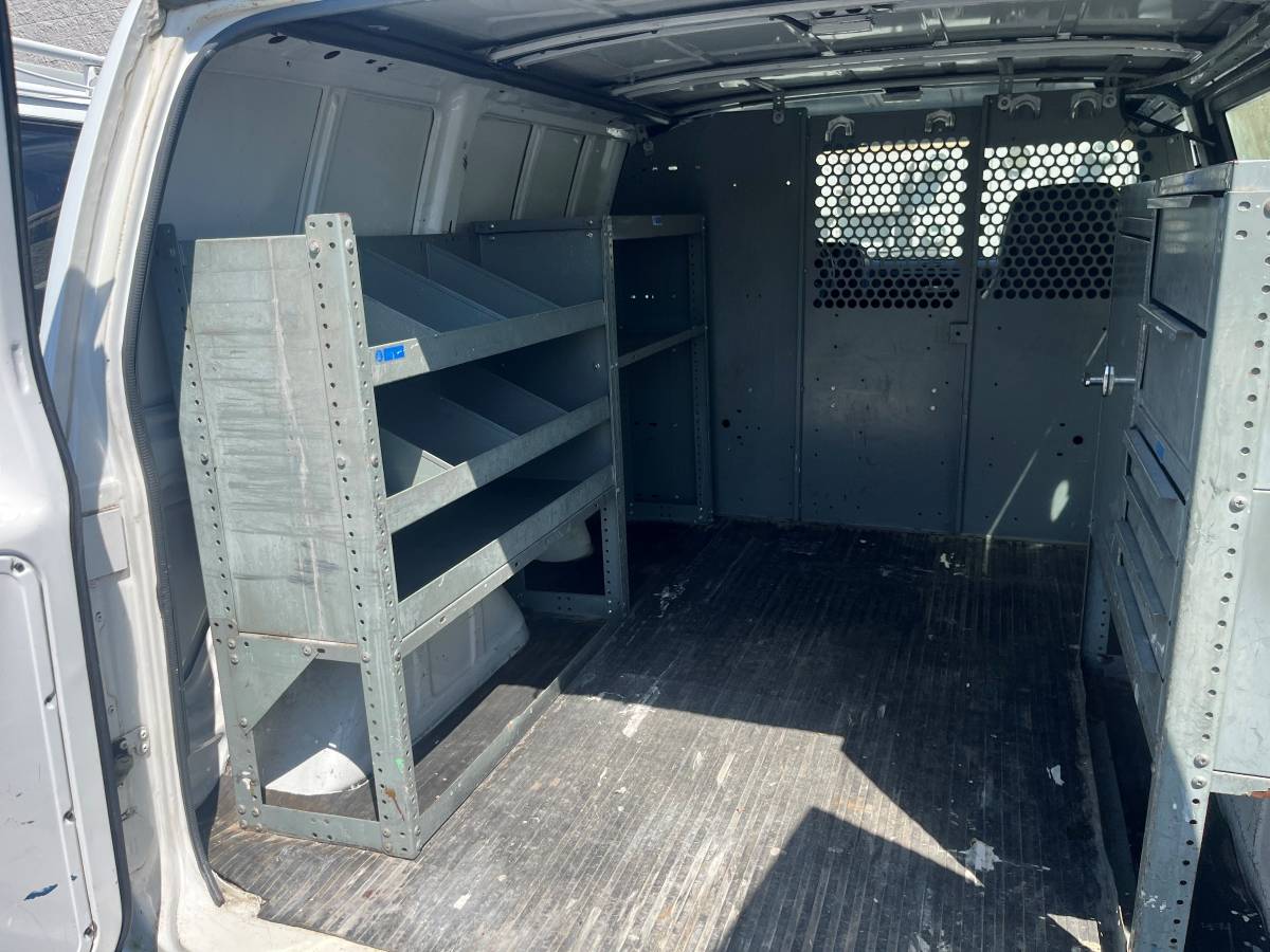 Chevy-astro-van-1993-white-5