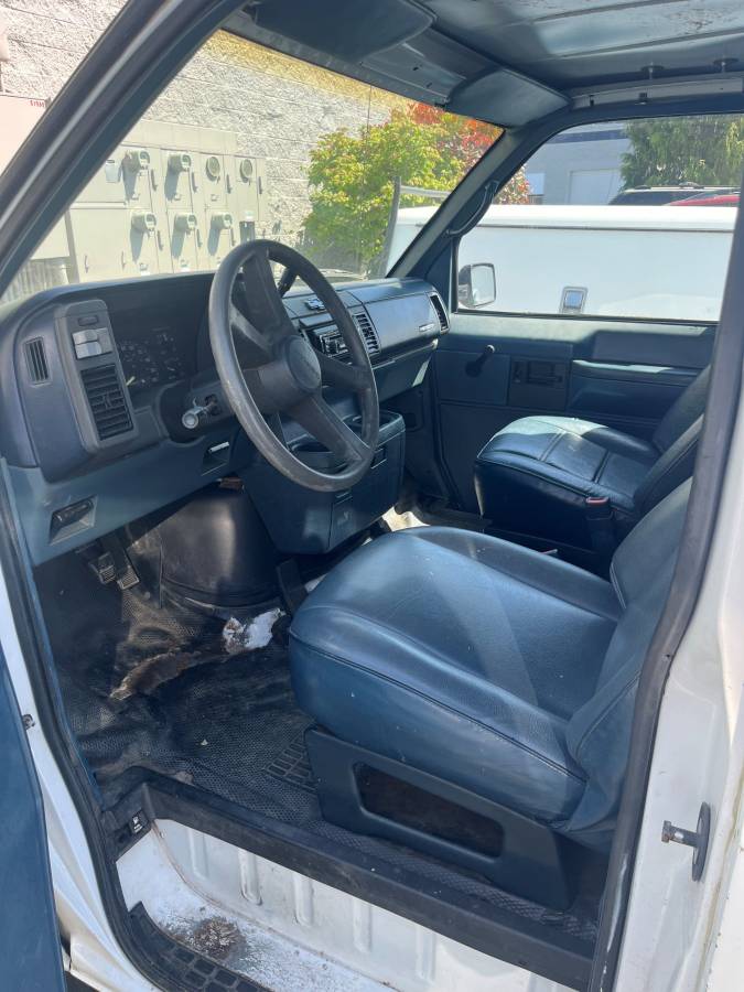 Chevy-astro-van-1993-white-7