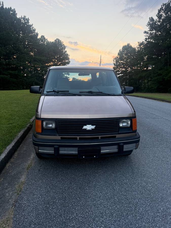 Chevy-astro-van-1994-brown-1