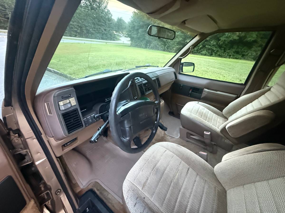 Chevy-astro-van-1994-brown-10