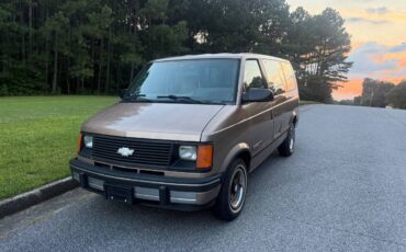 Chevy-astro-van-1994-brown