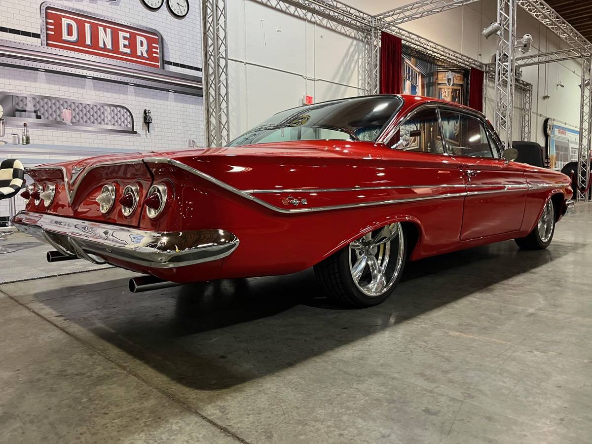 Chevy-bel-air-1961-red-7