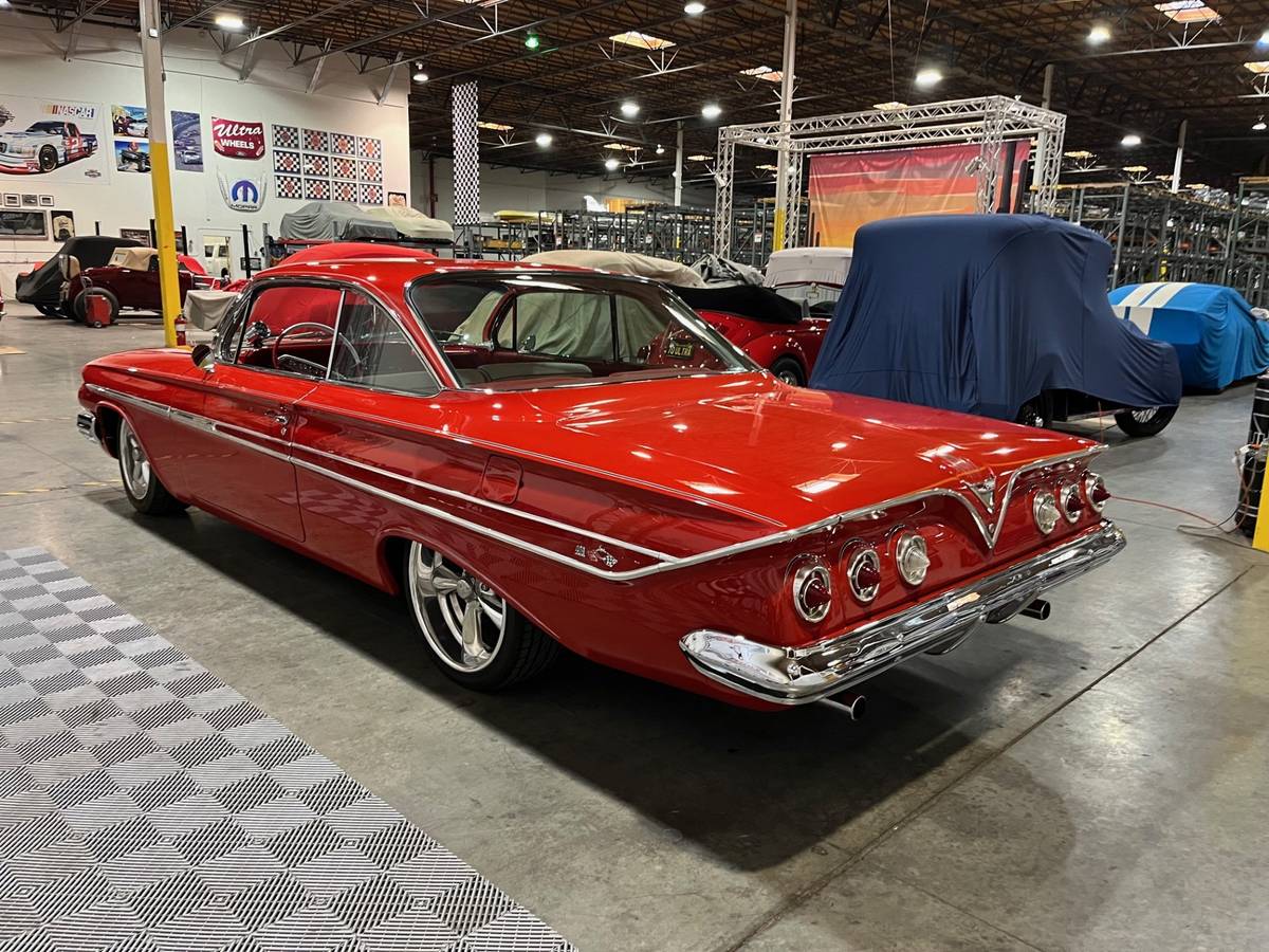 Chevy-bel-air-1961-red-9