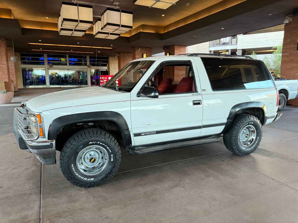 Chevy-blazer-1993-white-1