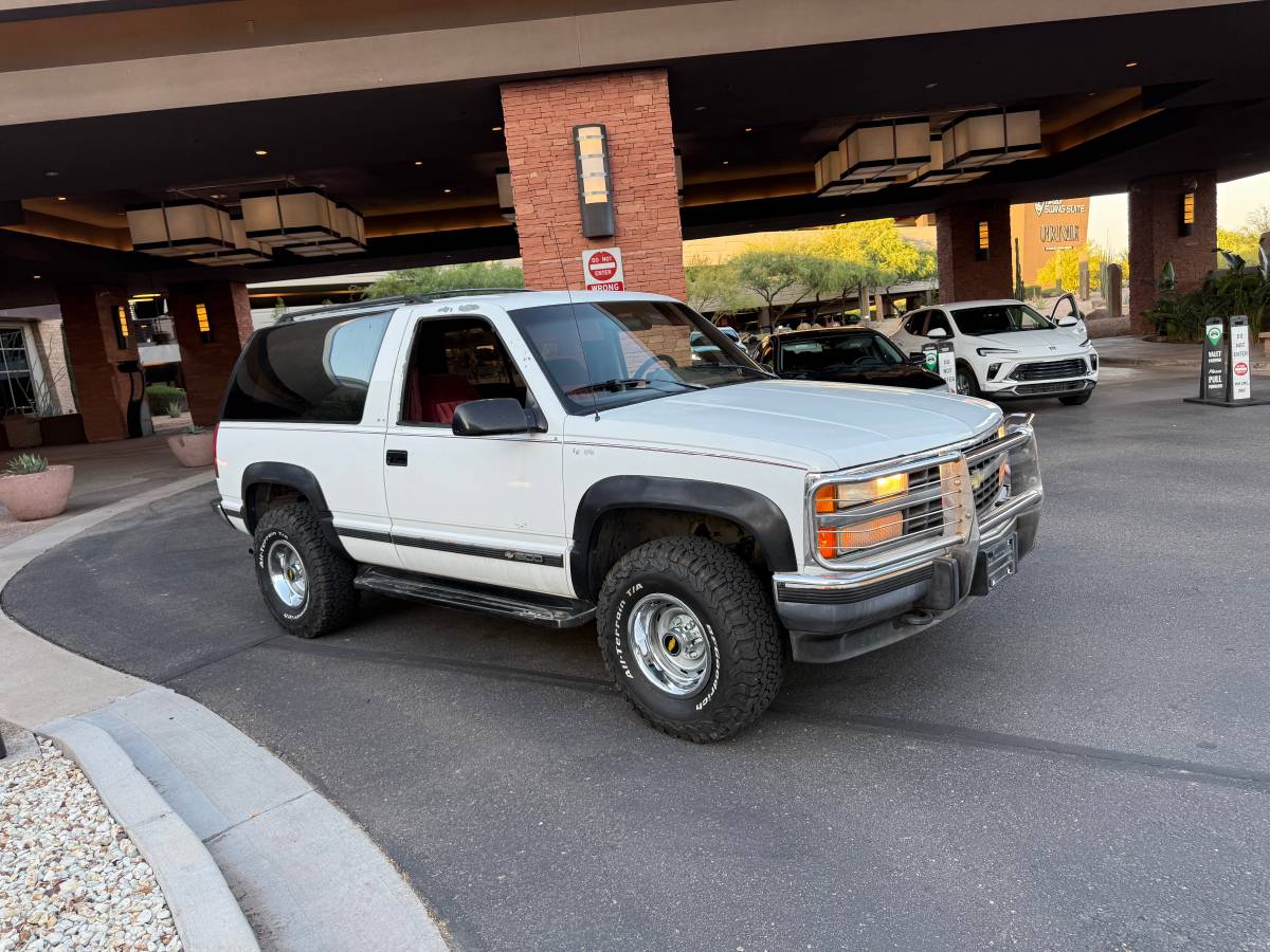 Chevy-blazer-1993-white-2