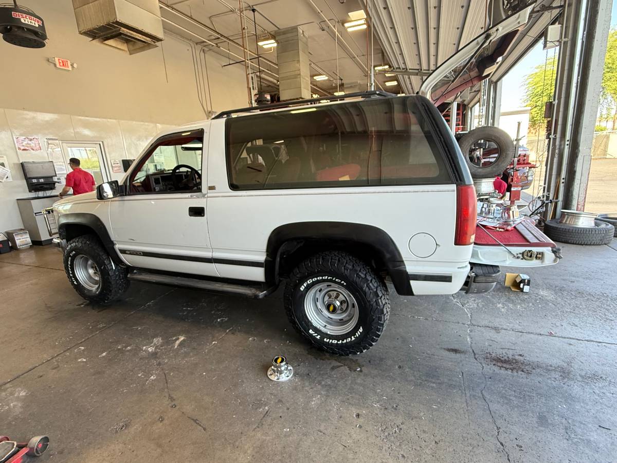 Chevy-blazer-1993-white-6