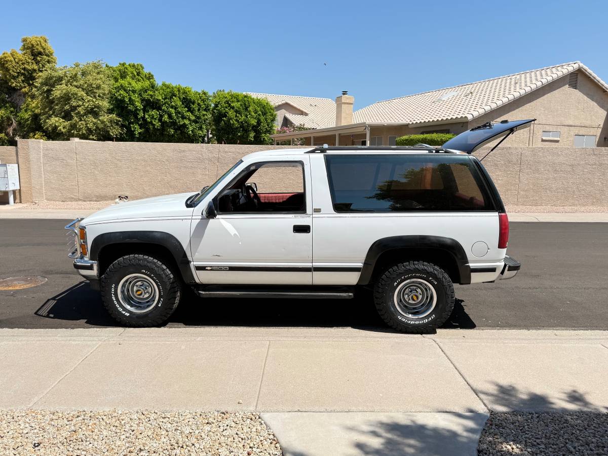 Chevy-blazer-1993-white