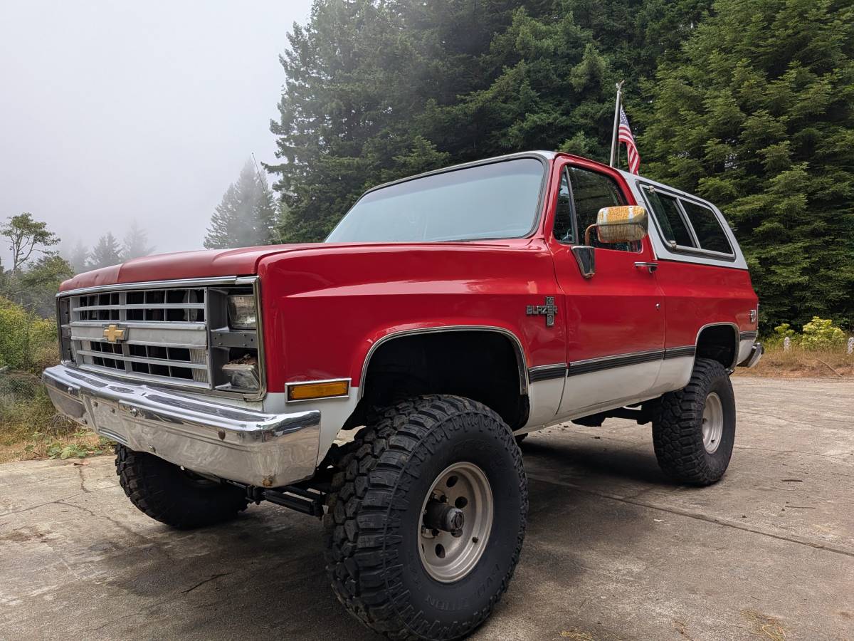 Chevy-blazer-4x4-1985-red-2