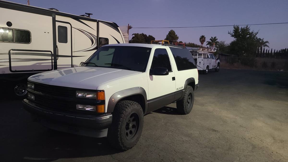 Chevy-blazer-classics-sport-4wd-1500-1994-white-1