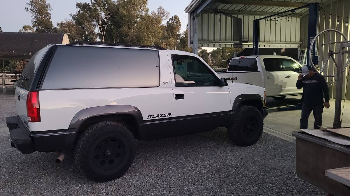 Chevy-blazer-classics-sport-4wd-1500-1994-white-6