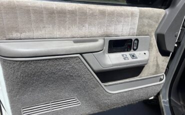 Chevy-blazer-classics-sport-4wd-1500-1994-white-8