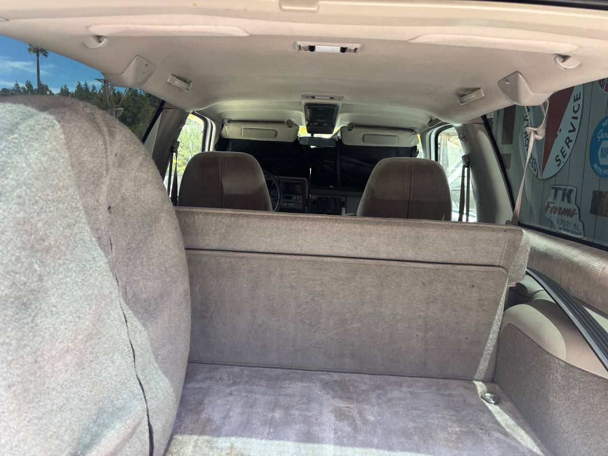 Chevy-blazer-classics-sport-4wd-1500-1994-white-9