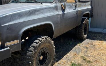 Chevy-blazer-diesel-1983-black-10