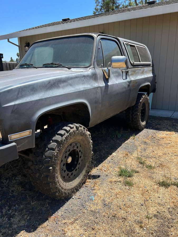Chevy-blazer-diesel-1983-black-10