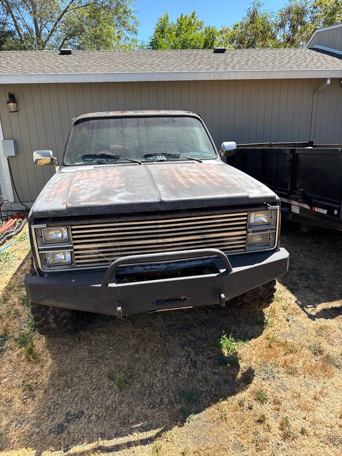Chevy-blazer-diesel-1983-black-11