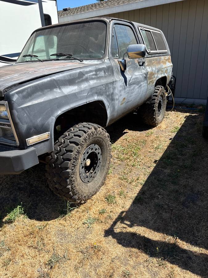 Chevy-blazer-diesel-1983-black-12