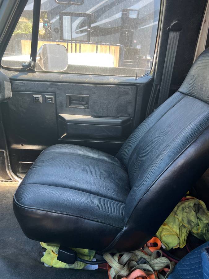 Chevy-blazer-diesel-1983-black-6