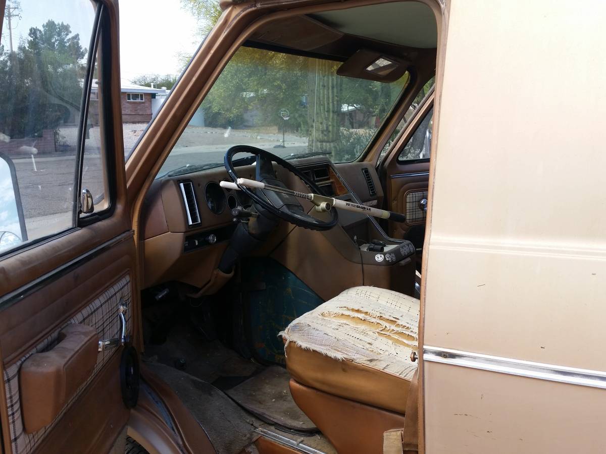 Chevy-bonanza-1979-brown-10