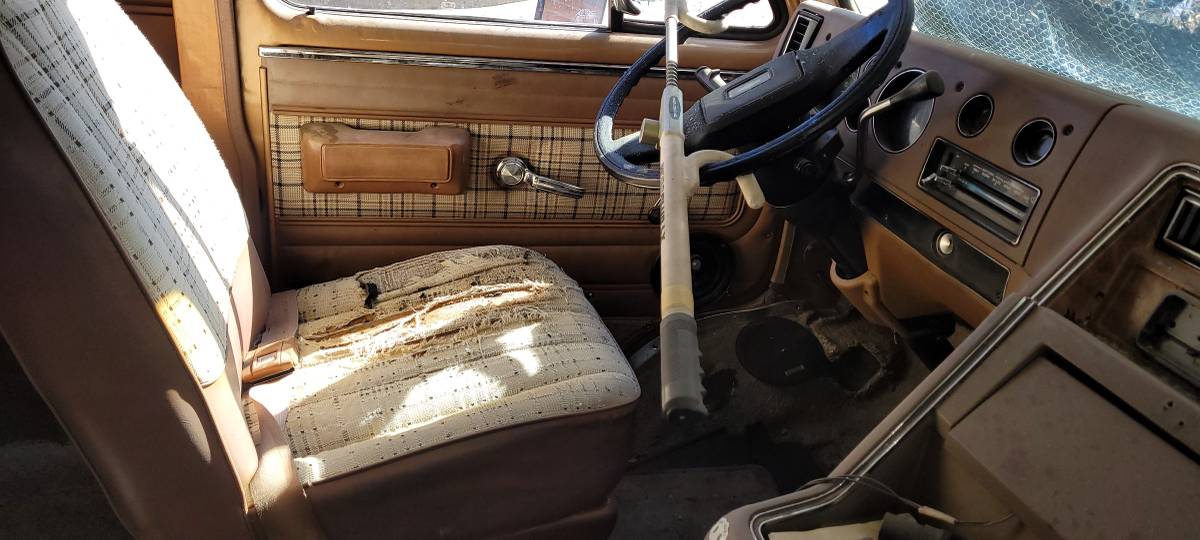 Chevy-bonanza-1979-brown-16
